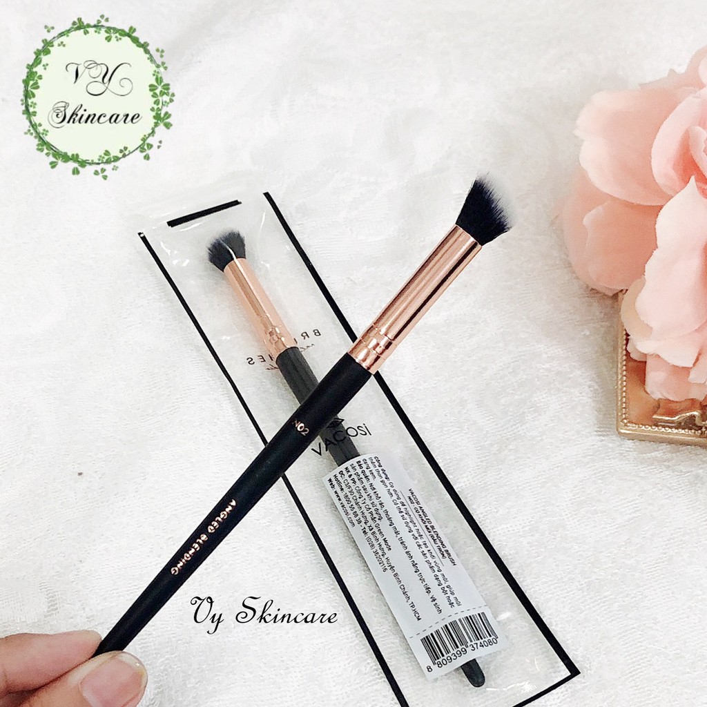 CỌ TẠO KHỐI KEM SỐNG MŨI VACOSI ANGLED BLEND BRUSH - N02