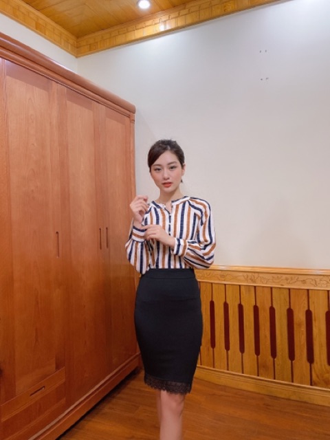 CHÂN VÁY BÚT CHÌ PHA REN XẺ SAU ( có video quay) | BigBuy360 - bigbuy360.vn