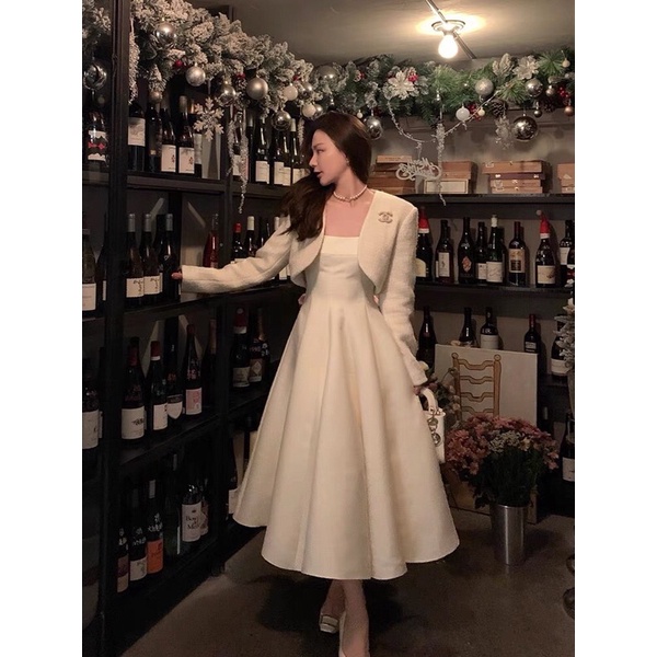 Set đầm trắng kèm áo khoác vest