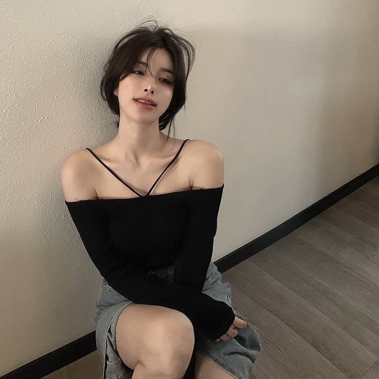 Áo dệt kim hở một bên vai dáng ôm phong cách Hàn Quốc