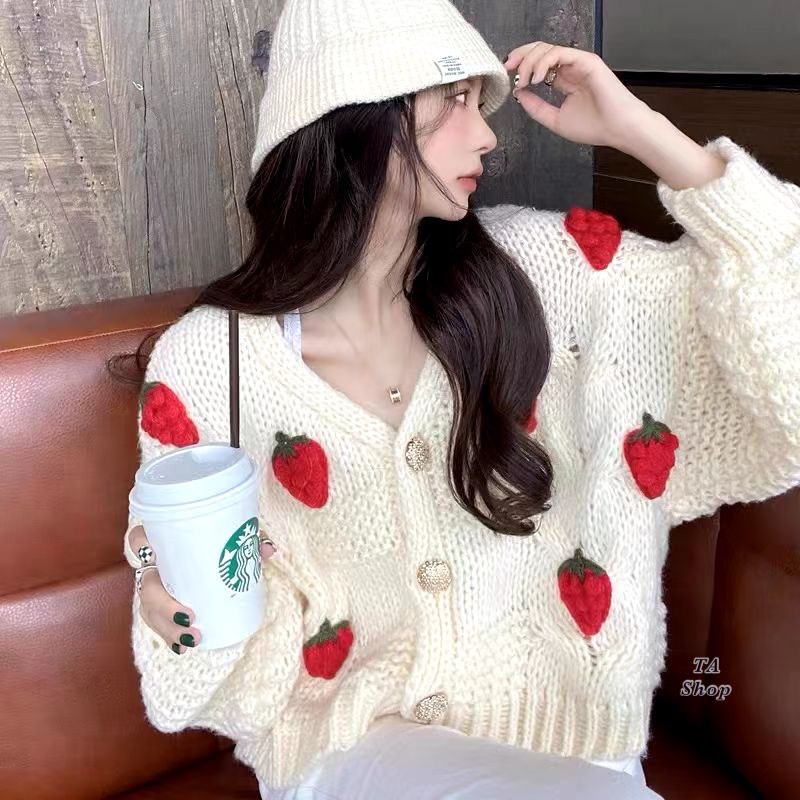 Áo khoác cadigan tay dài, dáng ngắn phom rộng thêu hình dâu tây xinh xắn