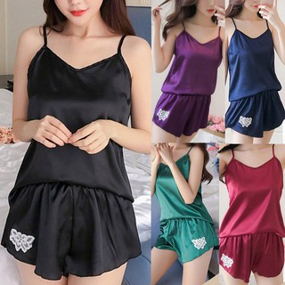 Bộ đồ ngủ hai dây thêu hoa gợi cảm