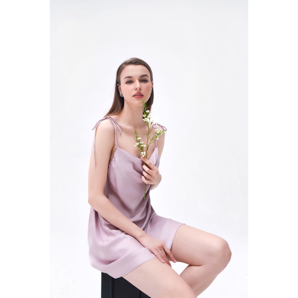 Váy Ngủ Hai Dây Nữ Mặc Nhà Chất Liệu Lụa Nhiều Màu Kiểu Dáng Cổ Đổ Vienna Dress LILAS BLANC