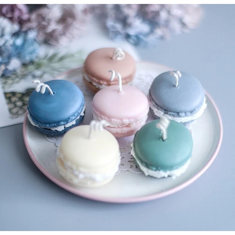 Nến thơm hình bánh Macaron nhiều màu sắc thắp sáng và trang trí