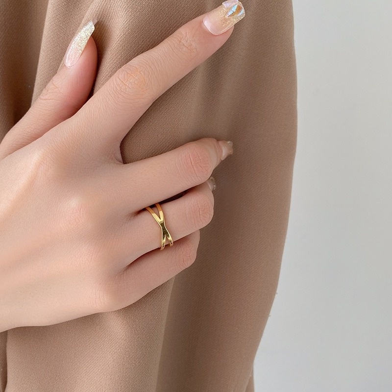 Nhẫn thép titan mạ vàng 18K hình thánh giá rỗng sáng bóng phong cách Châu Âu