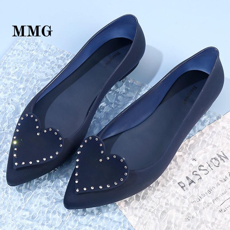 Giày Sandal Nhựa Dẻo Đế Bằng Mũi Nhọn Đính Đá Chống Nước Mẫu Mới 2022 Phong Cách Anh Quốc Cổ Điển Dành Cho Bạn Nữ Đi Mưa