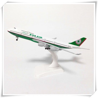 Mô hình máy bay tinh Eva 747 20cm có bánh xe