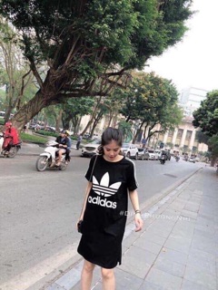 Váy suông kiểu dáng thể thao