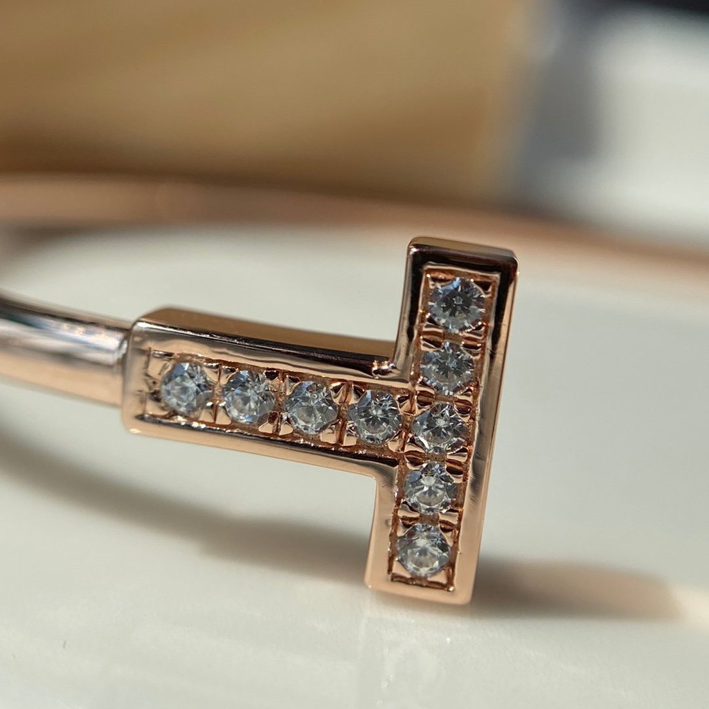 TIFFANY & CO Vòng Tay Kim Cương Hình Chữ T Đính Đá Tinh Tế Làm Quà Tặng Cho Bạn Gái