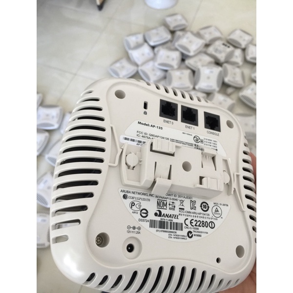 Bộ phát wifi Aruba 135  chuẩn N, hai băng tần, tính năng MESH vs ROAMING