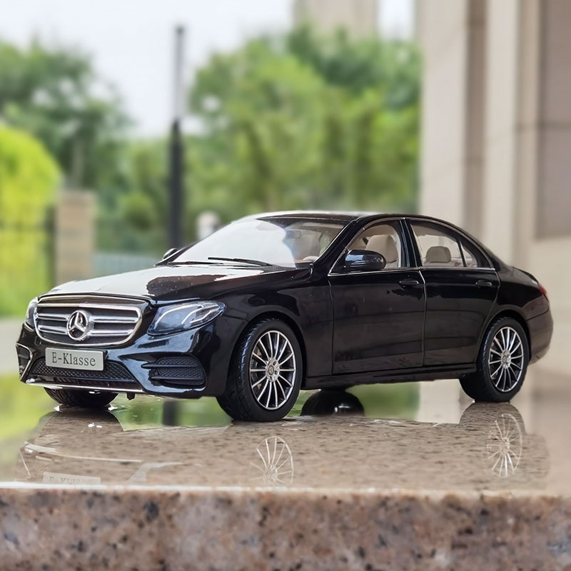 Đồ chơi trẻ em cho bé thông minh figure mô hình decor trang trí phòng ngủ cao cấp giá rẻ xe oto hơi Mercedes Benz E300