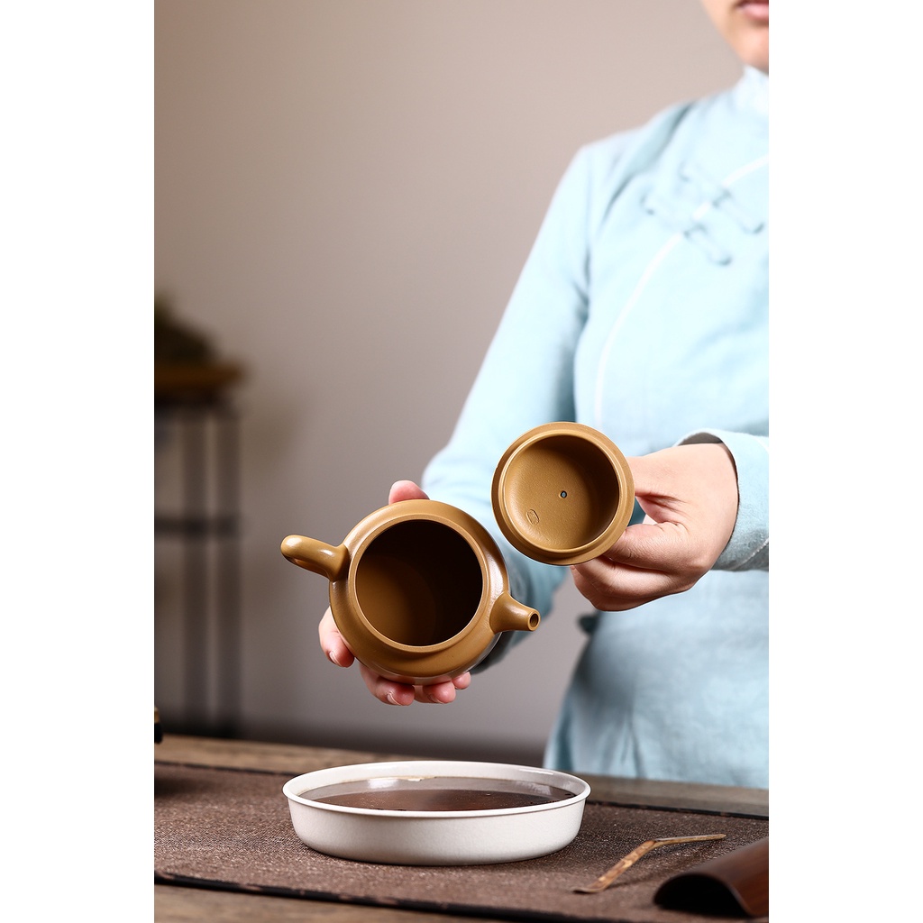 Ấm Tử Sa Nghi Hưng Đức Chung 250 ml (Hoàng Kim Chu Nê)