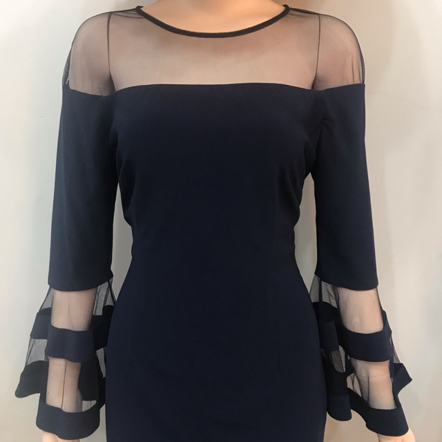 Đầm body tay loe phối lưới
