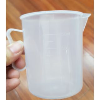 Ca đong bằng nhựa có chia vạch 250ml