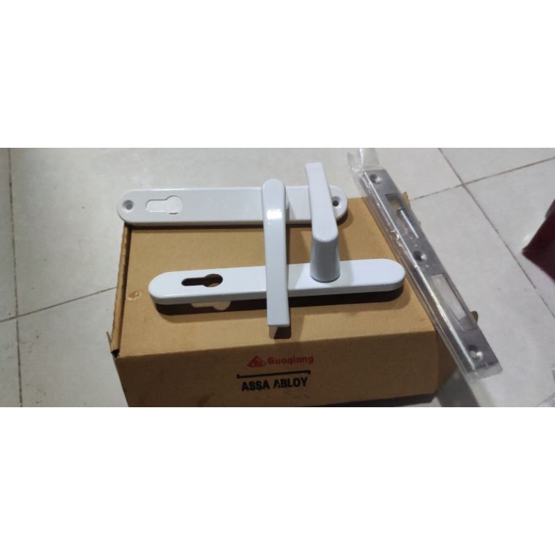 Bộ tay khóa cửa nhựa,  thân khóa