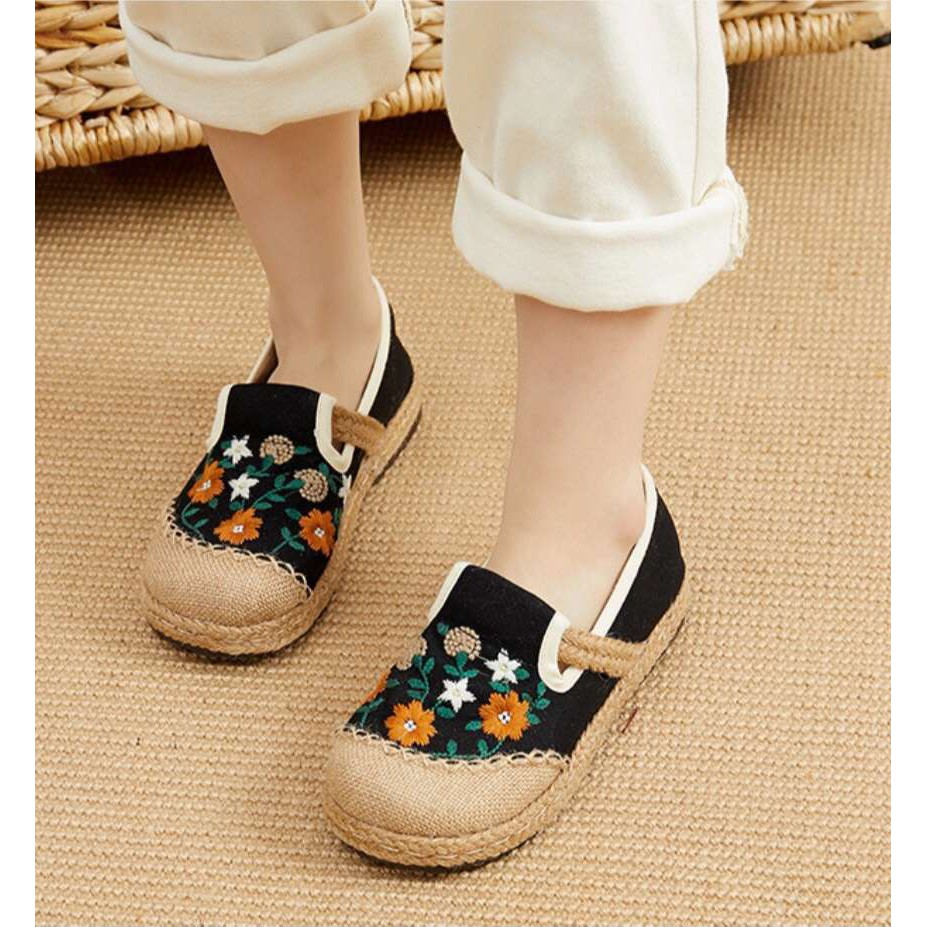 [Mã SKAMLTSM9 giảm 10% đơn 99K] Giày cói thêu hoa Shamong êm chân vintage mã 8009