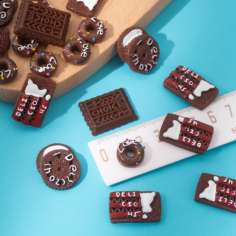 5 mô hình bánh donut giả màu tối dùng để trang trí ốp điện thoại tiện lợi