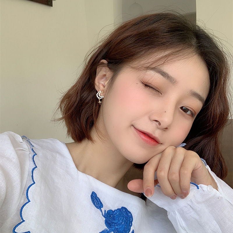 Bông tai hình mặt trăng/ ngôi sao đính đá lấp lánh thời trang phong cách Hàn Quốc