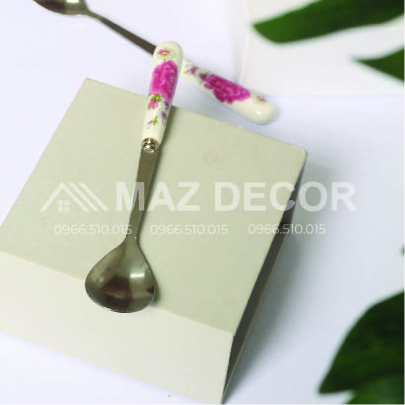 [Sỉ] Một chiếc thìa nĩa cán sứ inox hoa đẹp cao cấp dày dặn giá rẻ