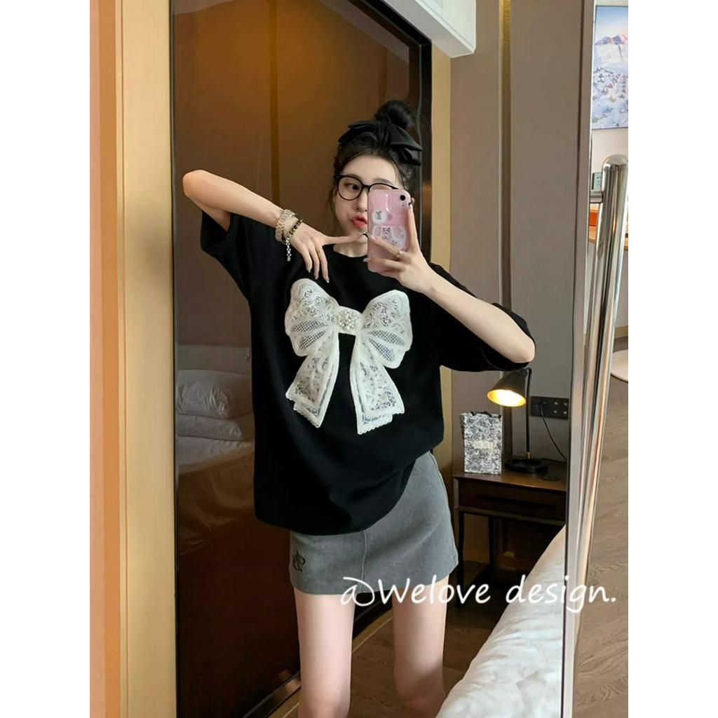 「 WELOVE1 」Áo Thun 100% Cotton Tay Ngắn Cổ Tròn Dáng Rộng Màu Đen In Họa Tiết Nơ Thời Trang Mùa Hè Cho Nữ