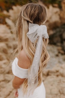 nơ voan cài đầu cô dâu