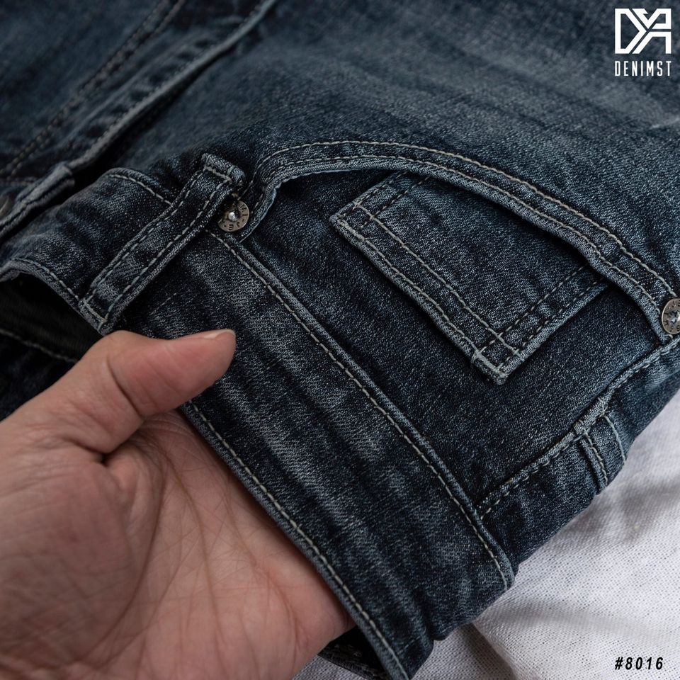 Quần jean xanh đậm rách DENIMST, Form Carrot Fit vừa chân, Jeans có thun co dãn đàn hồi tốt  8016