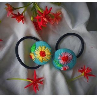 cột tóc thêu tay