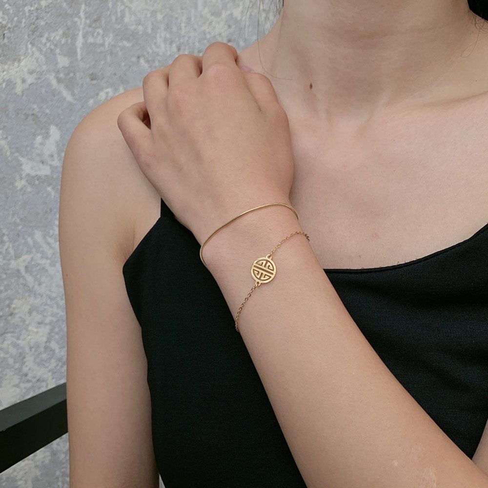 Vòng Đeo Tay Bằng Thép Titan Hai Lớp Mặt Hình May Mắn Phong Cách Hàn Quốc Cổ Điển Đơn Giản Dành Cho Nữ