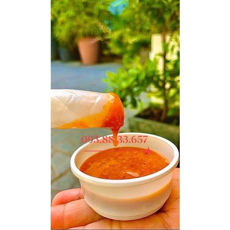 Bánh tráng chấm sốt thái