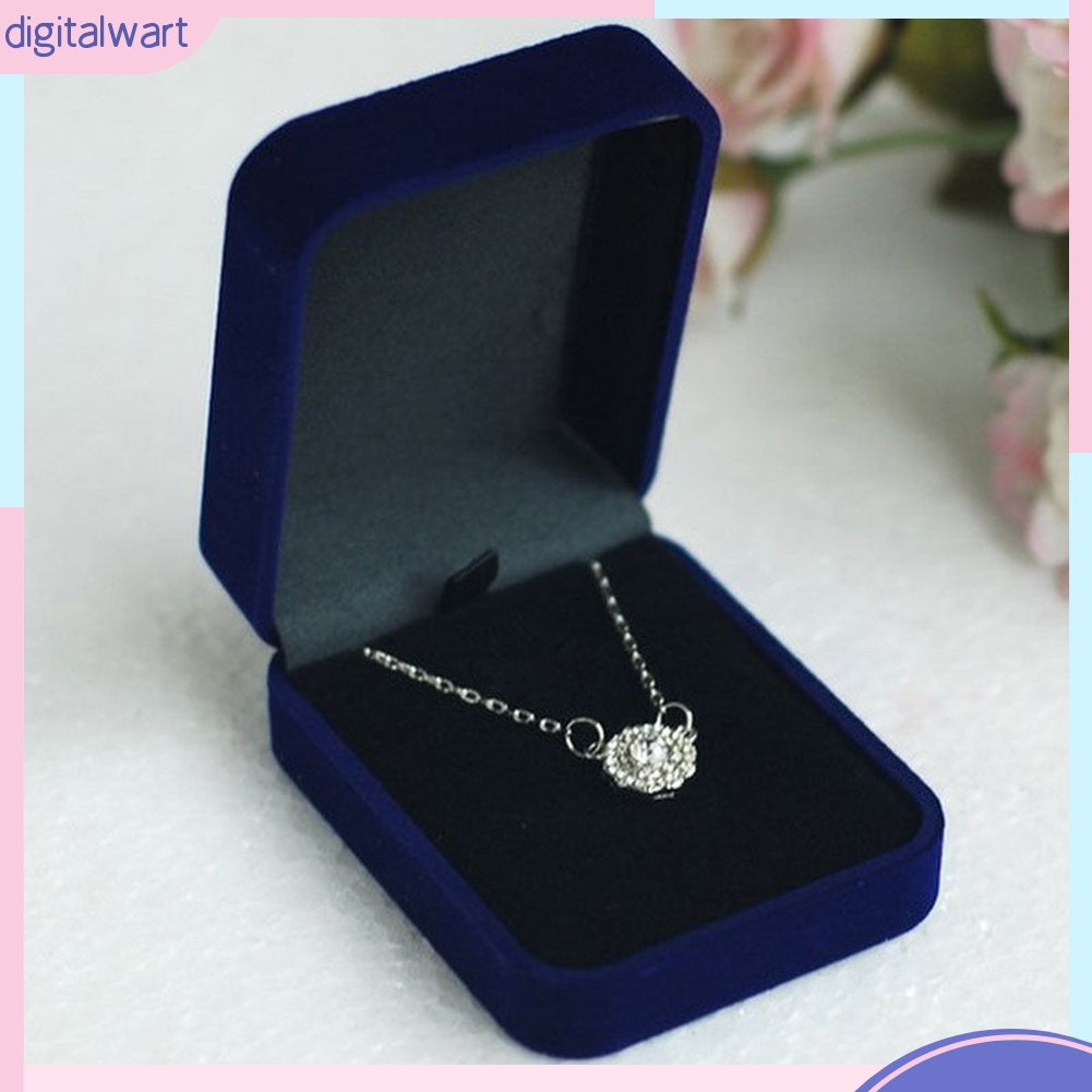 Hộp đựng trang sức bằng chất liệu nhung kiểu dáng đơn giản tiện dụng