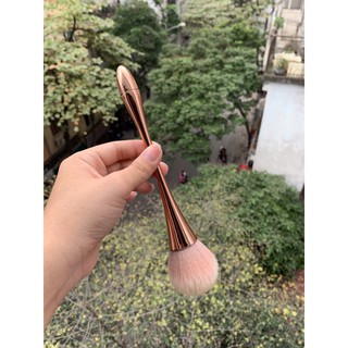 Chổi phủi bụi nail cán dài.