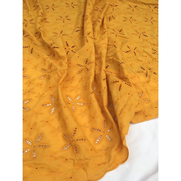 Vải thêu vàng mù tạt đẹp may váy áo xinh