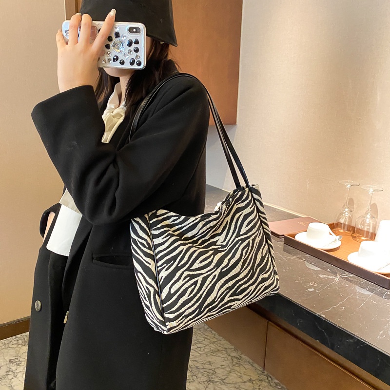 Túi xách đeo vai IELGY phong cách thời trang cho nữ