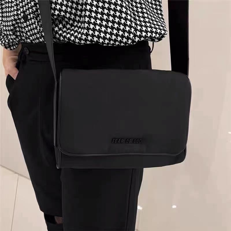 FEAR OF GOD FOG Season 7 One Shoulder Diagonal Messenger Bag High Street Pure Color Simple Chest Bag Mobile Phone Bag
