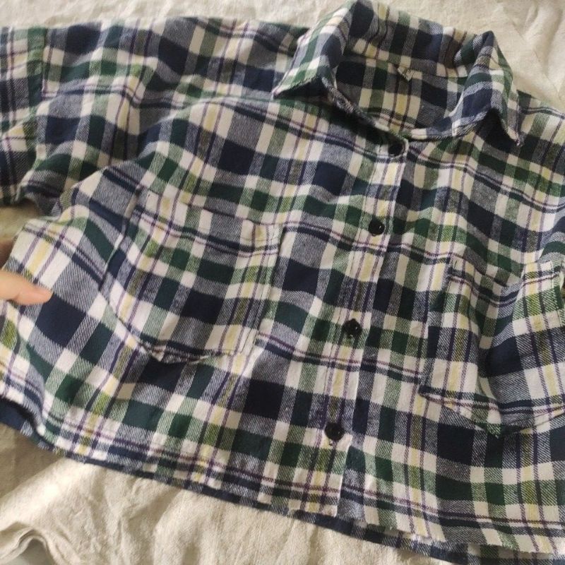 Áo sơ mi croptop caro xanh pass