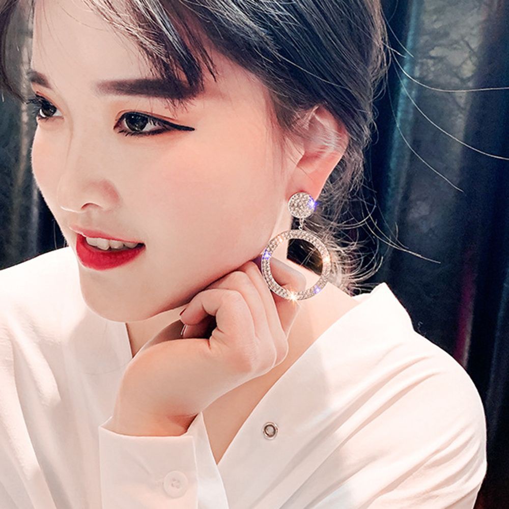 Hoa tai mặt hình tròn đính đá lấp lánh