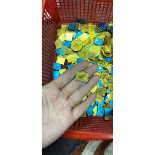 Logo honda titan vàng gold