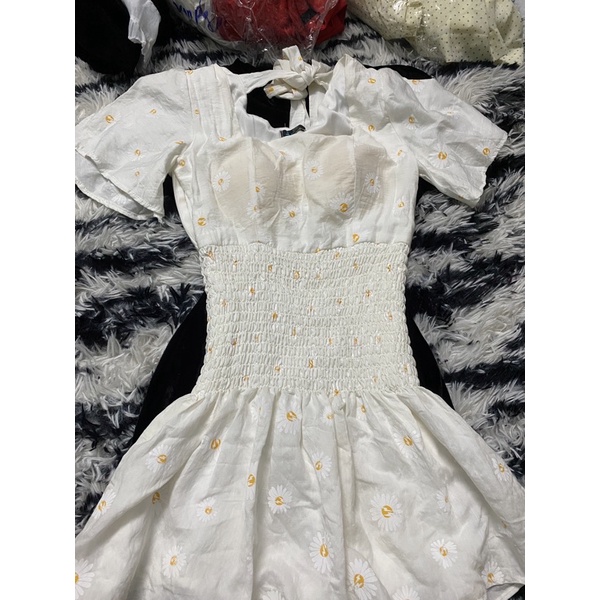 Đầm body hoa cúc