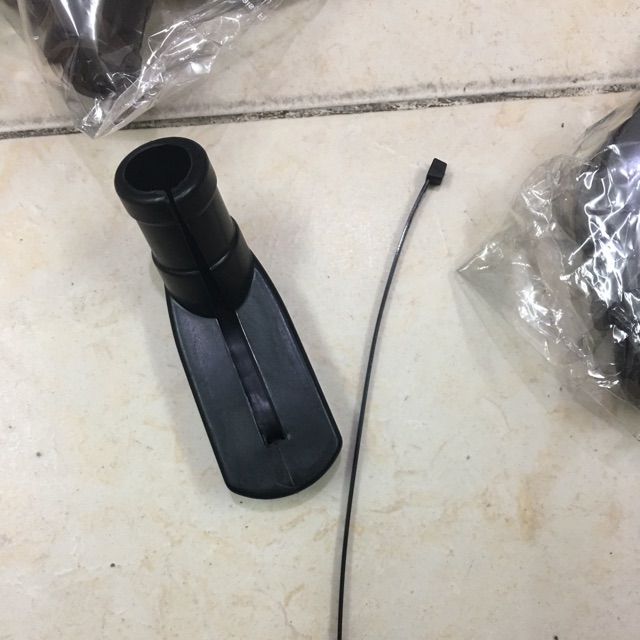 Bọc chân chống xe máy chống sước nền nhà