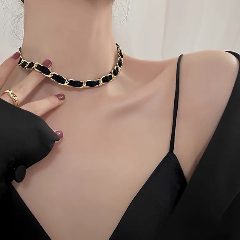 Vòng Cổ Choker Dây Da Phối Mặt Kim Loại Đơn Giản Thời Trang