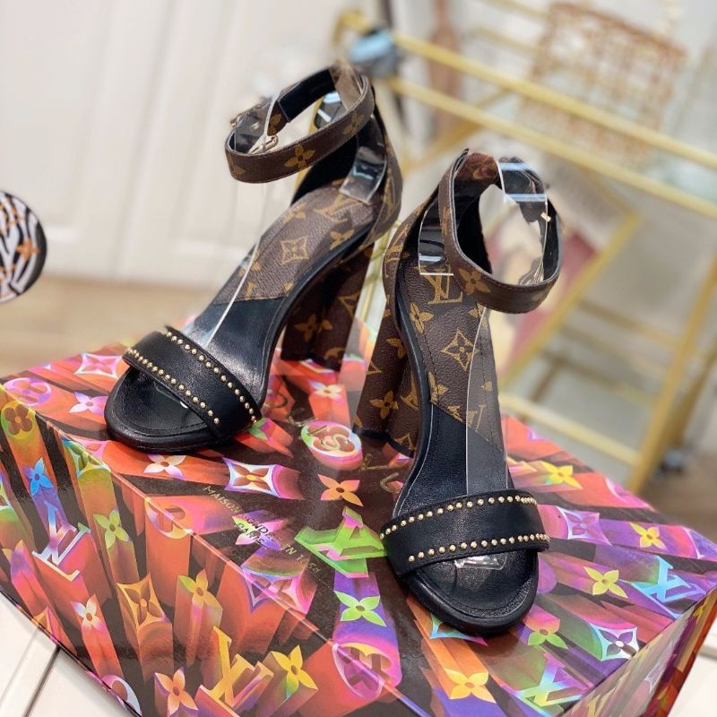 JKX(ẢNH THẬT) Sandal 9p Quai Đinh Gót Hoa Mới Da Mền Êm Fullbox Bill Túi Cao Cấp