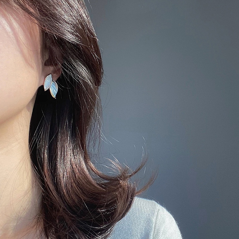 Khuyên tai hình chiếc lá thời trang