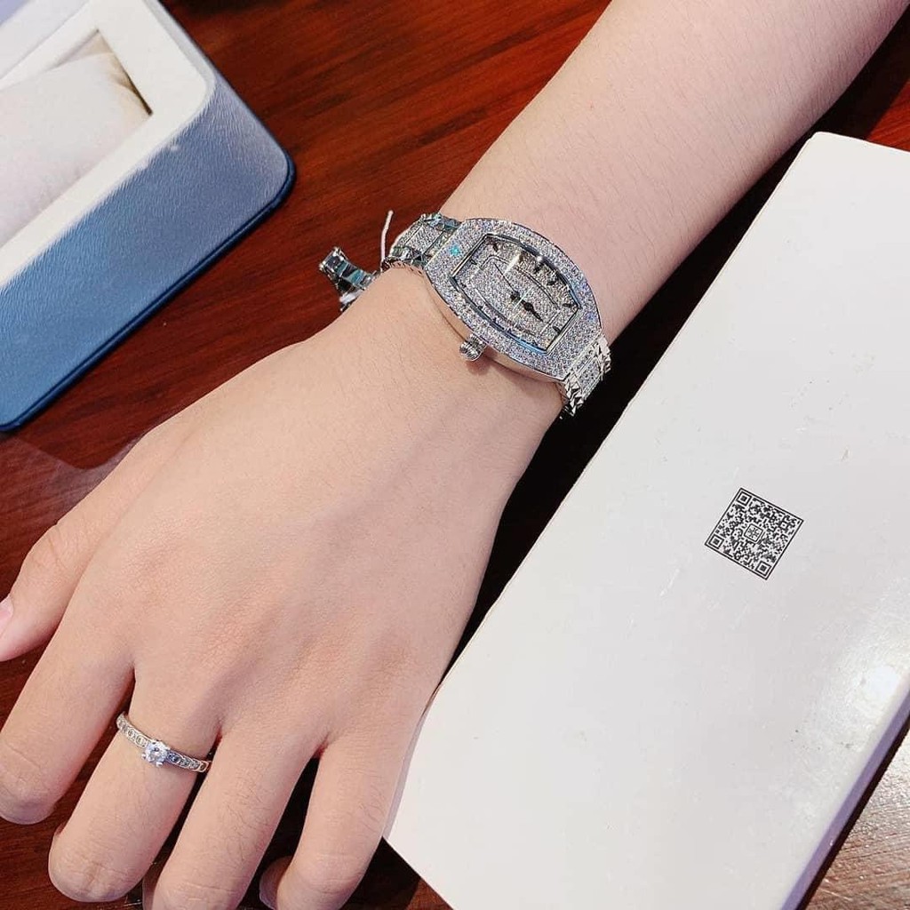 Đồng Hồ Davena Nữ Mặt Ovan Full Đá 34mm Silver Authentic