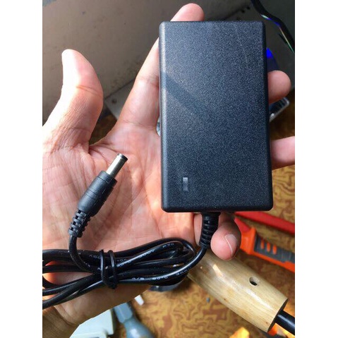 Sạc Pin 6s 24V- 25.2V 1A Có Đèn Báo Đầy - Chuyên sạc các khối pin Lithium - ion - 18650 nối theo mạch 6S