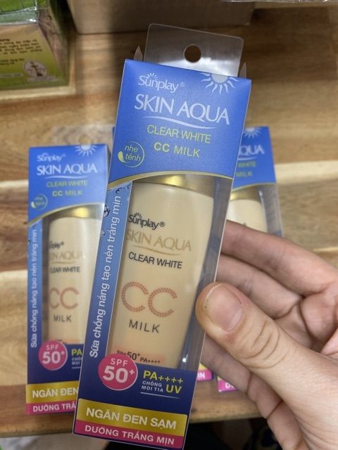 Kem chống nắng Sunplay Skin Aqua Clear White CC Milk