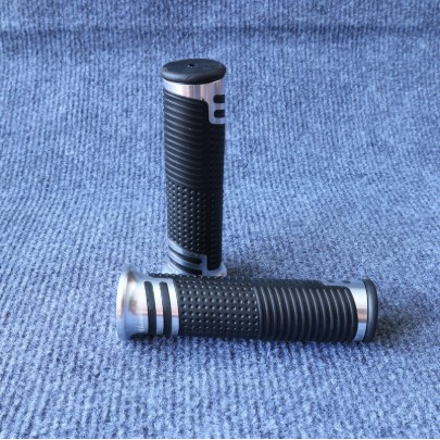 CẶP BAO TAY TRANG TRÍ XE MÁY CAO SU TỰ NHIÊN PHỐI NHÔM 2 ĐẦU TINH TẾ ( NHIỀU MÀU)