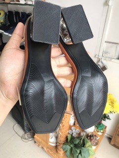 Sandal gót vuông