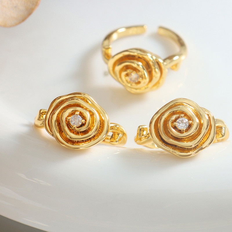 Nhẫn Hoa Hồng Đính Đá Nhân Tạo Titan Ko Đen TT 4396