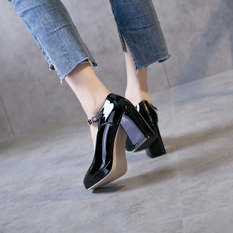 Giày cao gót bằng da dùng cho nữ