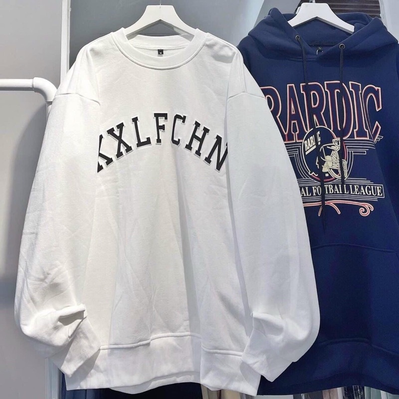 SWEATER TRẮNG CHỮ GÌ HONG BIẾT - freesize dài 68cm